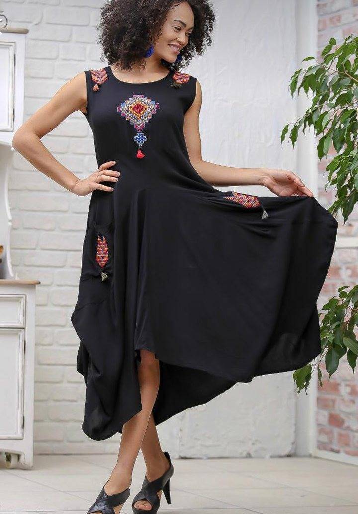 Siyah retro kanaviçe nakış detay asimetrik elbise