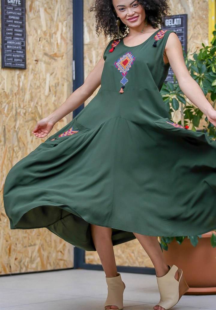 Yeşil retro kanaviçe nakış detay asimetrik elbise